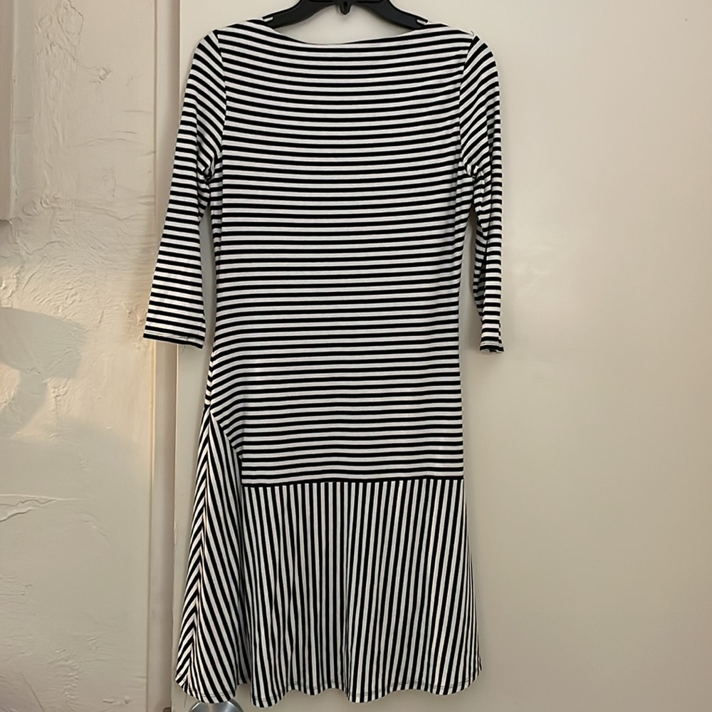 Vince Camuto Black and White 3/4 sleeve Striped Dress, size XS - Picture 6 of 6